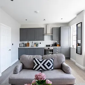 Shades Of Grey - 2 Bed Apartment