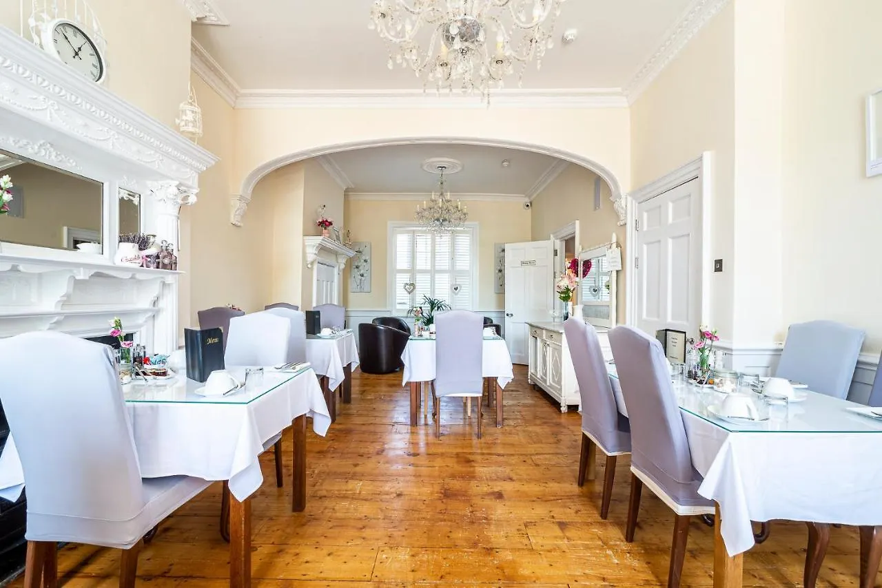 Hamiltons Boutique Hotel Southend-on-Sea 4*,