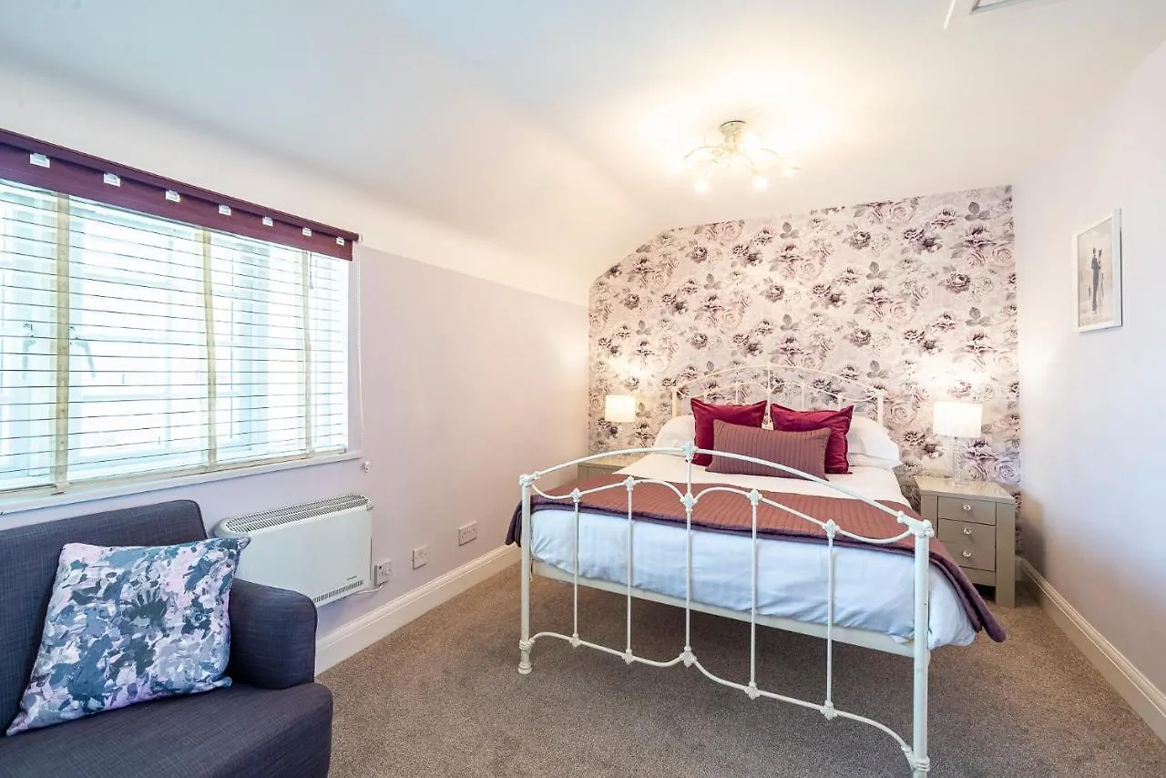 Bed & Breakfast Hamiltons Boutique Hotel Southend-on-Sea