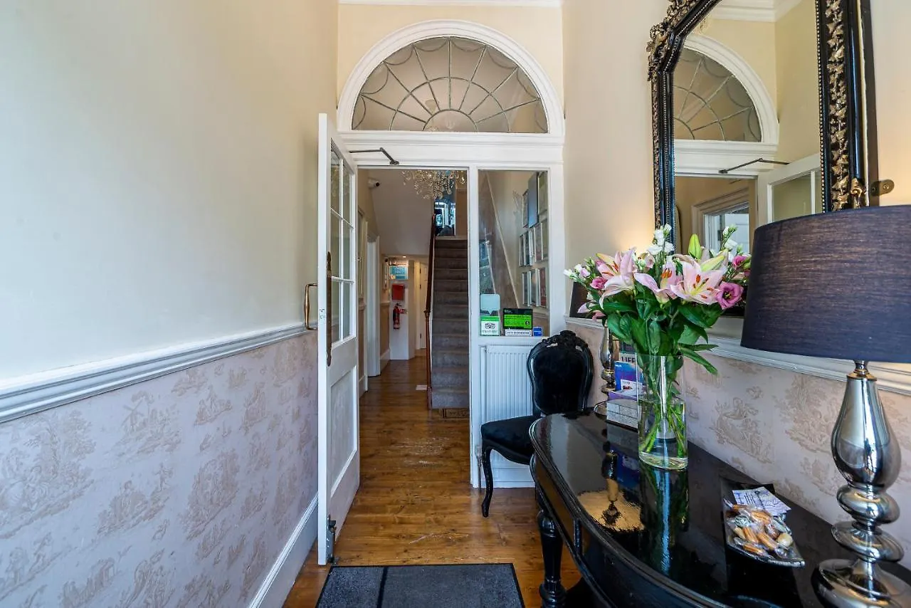 Bed & Breakfast Hamiltons Boutique Hotel Southend-on-Sea